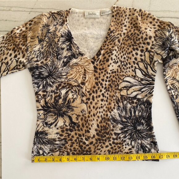 Neiman Marcus 100% Cashmere V-Neck Sweater Sz M - Picture 6 of 7